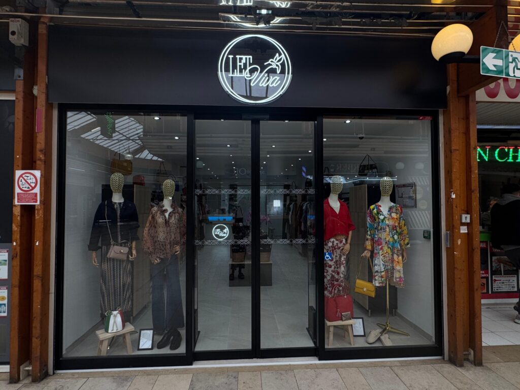 Installée à Vernouillet, au cœur du Centre Commercial Val de Seine, LetViva s’impose aujourd’hui comme une référence locale de la mode italienne féminine dans les Yvelines.